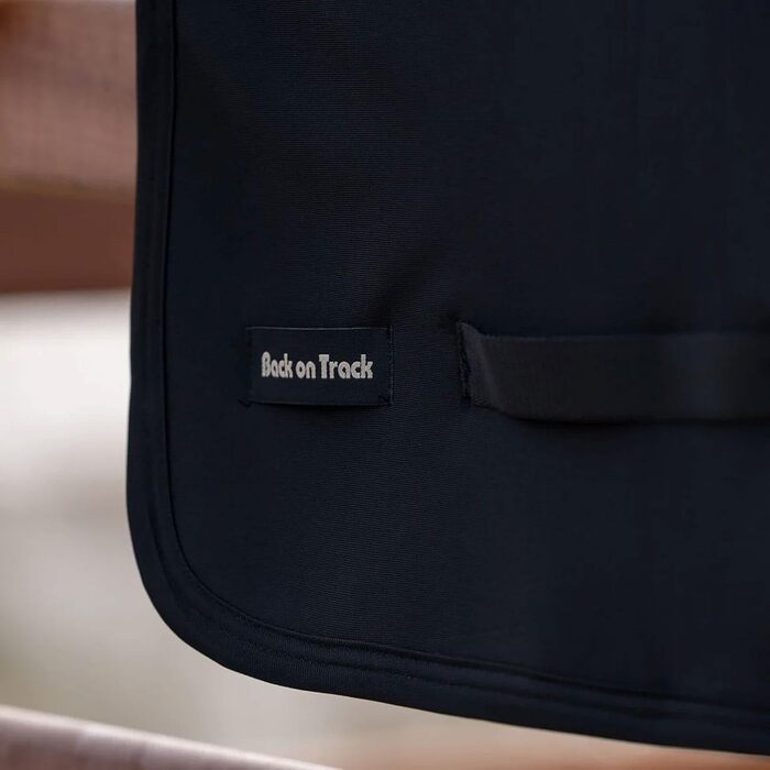 Грілка для спини Back on Track 100 x 120 см, чорна