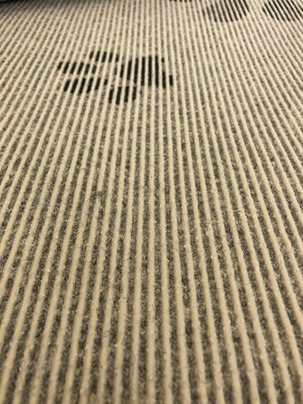 Килимок для собак Elropet Vetbed: преміум якість, 22 мм, для малих та великих собак. Розміри: S/M/L (100x80 см). Колір: світло-сірий з чорною лапкою.