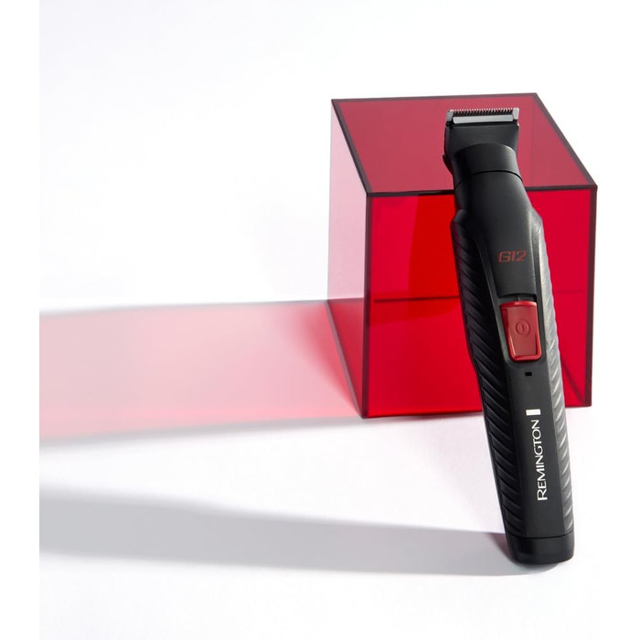 Мультитриммер Remington G12 [12-в-1]: для волосся, бороди, тіла, вух та носа. З 6 насадками, самозагострювані леза, акумуляторний. PG2120