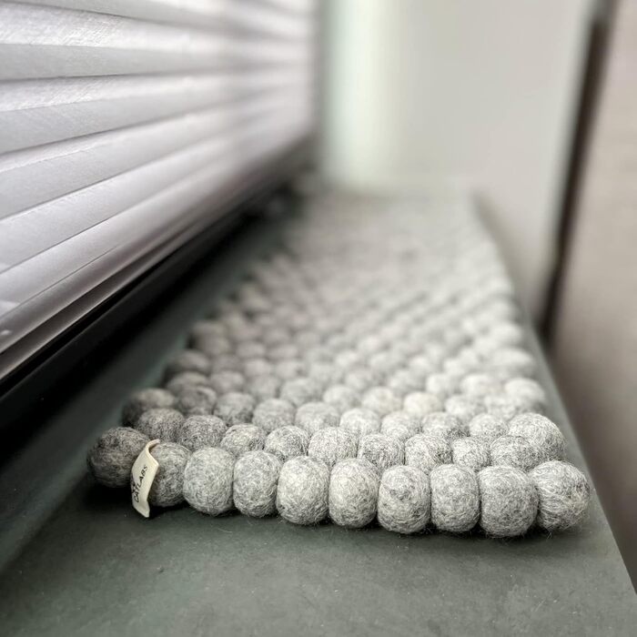 Підстилка на підвіконня для котів CATLABS з вовни (65x20 см) - 100% натуральна шерсть/фетр, без поліестеру. М'яка підстилка-лежанка для кота, тепла ковдра з вовни, місце для відпочинку на підвіконні.