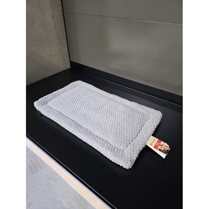 Кігтеточка Flamingo Enes – сіра, середнього розміру (90 см), компактна кігтеточка та місце для відпочинку для котів! ENES GRAU M 42x42x90CM