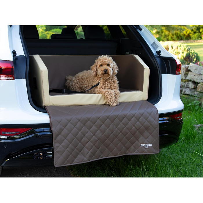 Автомобільне ліжко для собак CopcoPet - 70x55x38 см, штучна шкіра, захист багажника, водовідштовхувальне, стійке до подряпин, з захисним покриттям, колір мокка