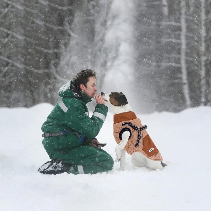 Тепла куртка для собак на зиму з поворотком для повідка, кишенями та світловідбиваючими смугами. Модна зимова жилетка для маленьких собак (Хакі M)