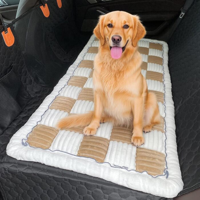 Незнімний чохол на автокрісло для собак, ворсистий килимок для домашніх тварин на заднє сидіння, водонепроникний та стійкий до подряпин килимок для подорожей, м'який захист для автомобілів, вантажівок та позашляховиків (63 x 138 см), в клітинку, світло-ко