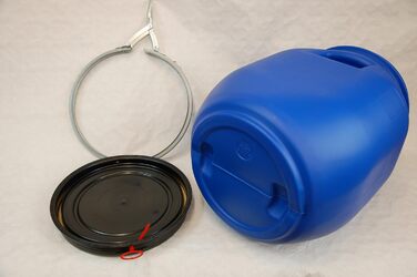 Пластикове відро Plasteo® 30 літрів з кришкою на затискач | Харчовий пластик | Контейнер для корму | Герметичне закриття | Складається в стос та підходить для палет | Міцні ручки | Синій