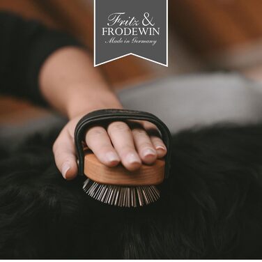 Щітка для собак з довгим волоссям Fritz & Frodewin Pertunia | Преміум-щітка для догляду за шерстю | З натурального дерева та шкіряного ремінця | Зроблено в Німеччині