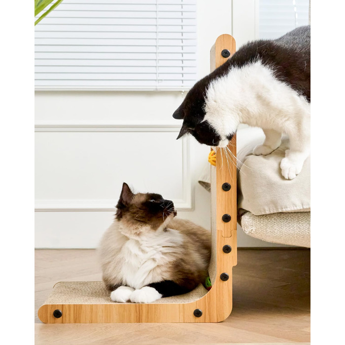 Когтеточка для котів Nekosan L-подібна, настінна, з 2 іграшковими м'ячами, для захисту дивану та стін