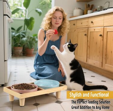 Миска для котів плоска керамічна з дерев'яною підставкою, піднята станція для годування з 2 керамічними мисками, миска для котів, діаметр миски 16 см для їжі та води, рожева & блакитна, блакитно-рожева