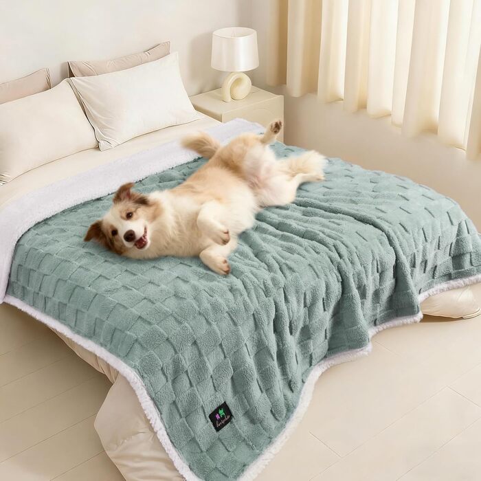 Водонепроникний килимок для собак Luciphia, великий розмір, Sherpa Fleece, двосторонній, захист ліжка та меблів, бежевий (м'ятно-зелений), X-Large (85x57 дюймів)