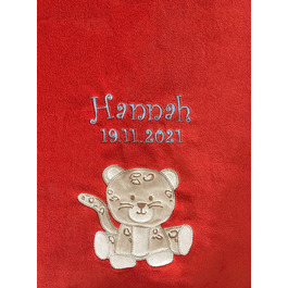 Дитяча лежанка для собак з іменем, вишивка, аплікації, 2 рядки (червоний леопард)