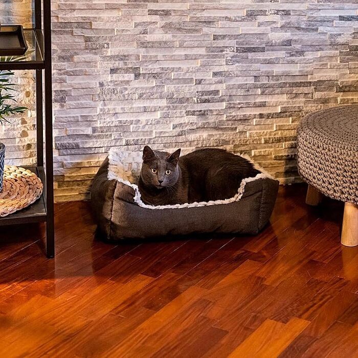 М'яке ліжко для собак та котів Ferplast - зручне та миється. Розміри: 91x72x19 см та 48x37x16 см