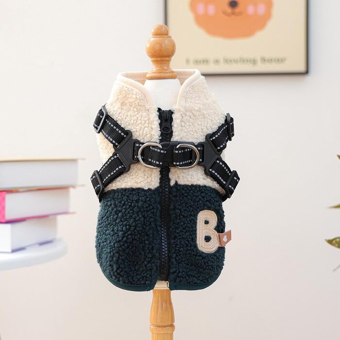 Тепла жилетка для собак з флісовою підкладкою, з отвором для шлейки. Підходить для малих та середніх собак, для прогулянок та активного відпочинку на вулиці. Рожево-білий колір.