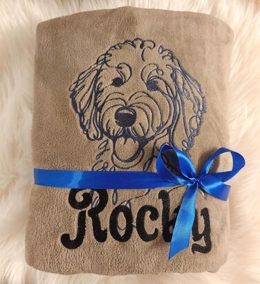 Персоналізована ковдра для собак з вишивкою породи та імені. М'яка ковдра для цуценят та дорослих собак. Підходить для дому, машини та дивану. Розмір 130x170 см, пральна. Бежевий колір.