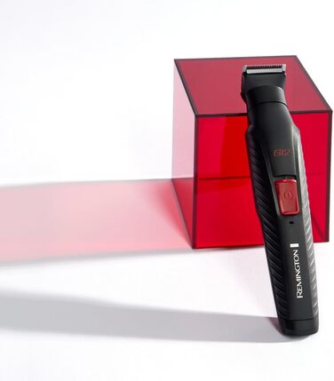 Мультитриммер Remington G12 [12-в-1]: для волосся, бороди, тіла, вух та носа. З 6 насадками, самозагострювані леза, акумуляторний. PG2120