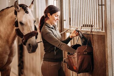 Набір для догляду за конем (12 предметів) – повний комплект для чищення коней: щітка-кардаш, щітка для гриви, копитачка, стрігач, гребінець для гриви та сумка – високоякісний набір для стайні та турнірів