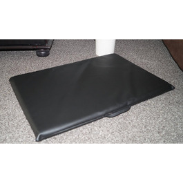 колір: чорний