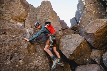 Рюкзак-переноска для собак Ruffwear Hitch Hiker, сірий Базальт, XS