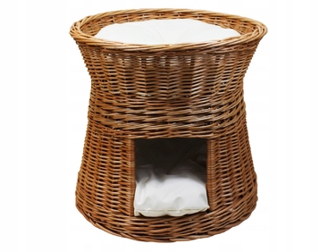 Плетений будинок-ліжечко з лози з подушками кольору екру