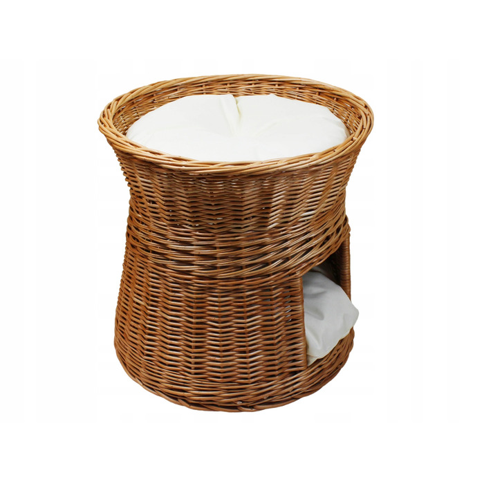 Плетений будинок-ліжечко з лози з подушками кольору екру