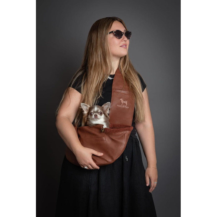 Сумочка для собак Noah & Paw для маленьких собак до 5 кг, з регульованим плечовим ременем та м'яким хутром, 3 системи безпеки, переноска для тварин з веганської шкіри (колір коричневий, розмір L 38 x 15 x 14 см)