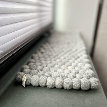 Підстилка на підвіконня для котів CATLABS з вовни (65x20 см) - 100% натуральна шерсть/фетр, без поліестеру. М'яка підстилка-лежанка для кота, тепла ковдра з вовни, місце для відпочинку на підвіконні.