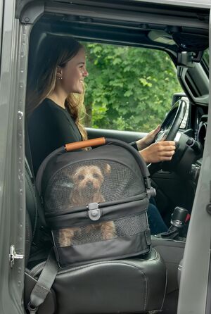 Автокрісло для тварин Pet Gear View 360 Ultra Lite, безпечне кріплення для маленьких собак і котів, кнопковий вхід, 38,1 см, чорне
